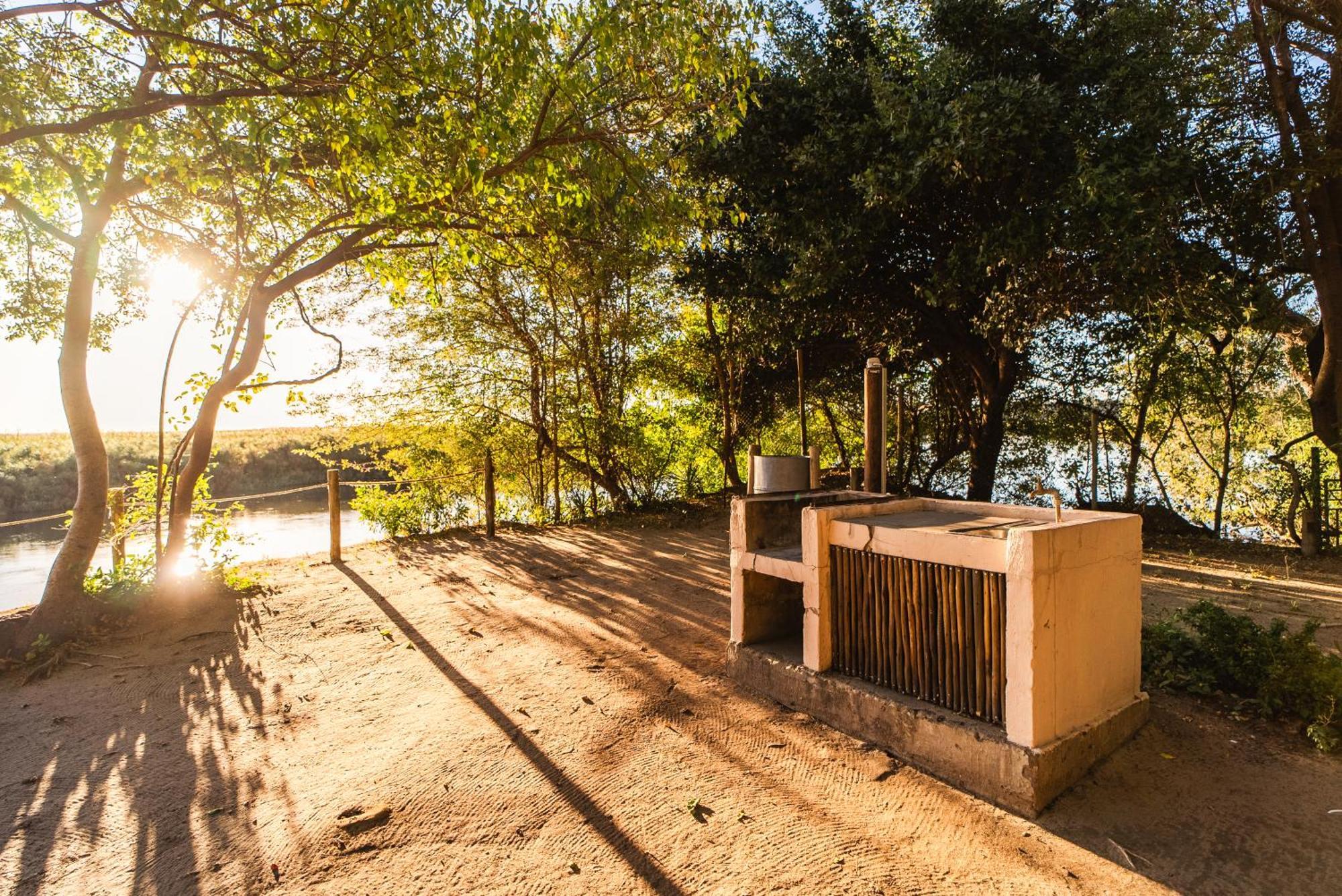 Shakawe River Lodge Exterior foto